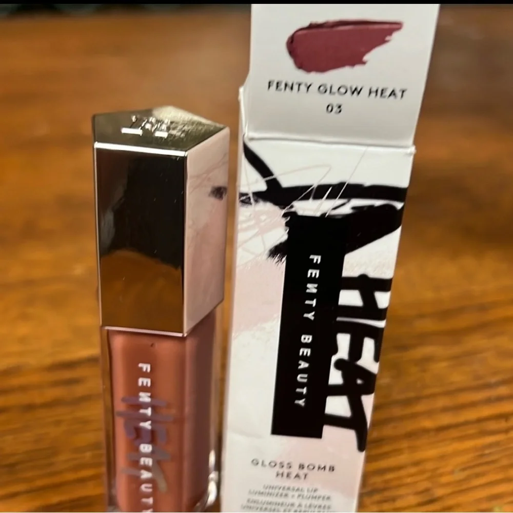 ♣️🌙Fenty Glow Heat Gloss Bomb 03